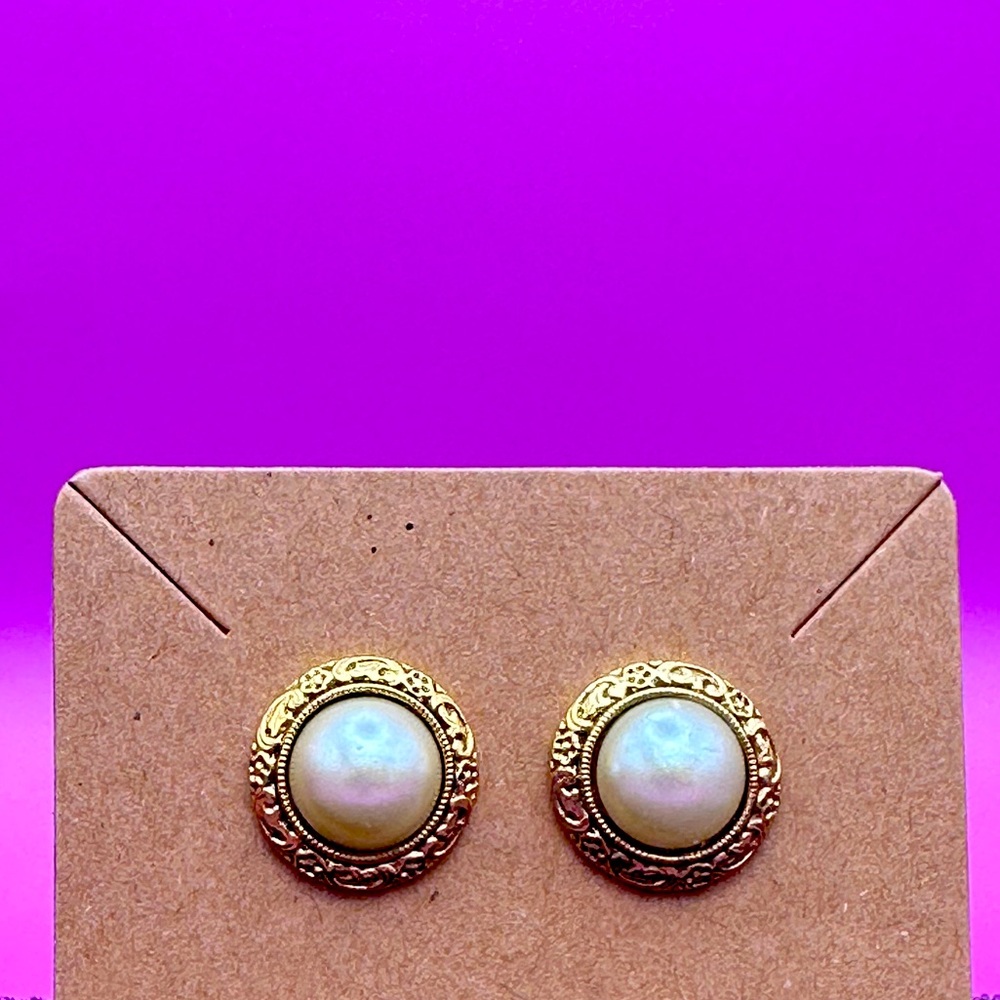 Vintage faux pearl studs